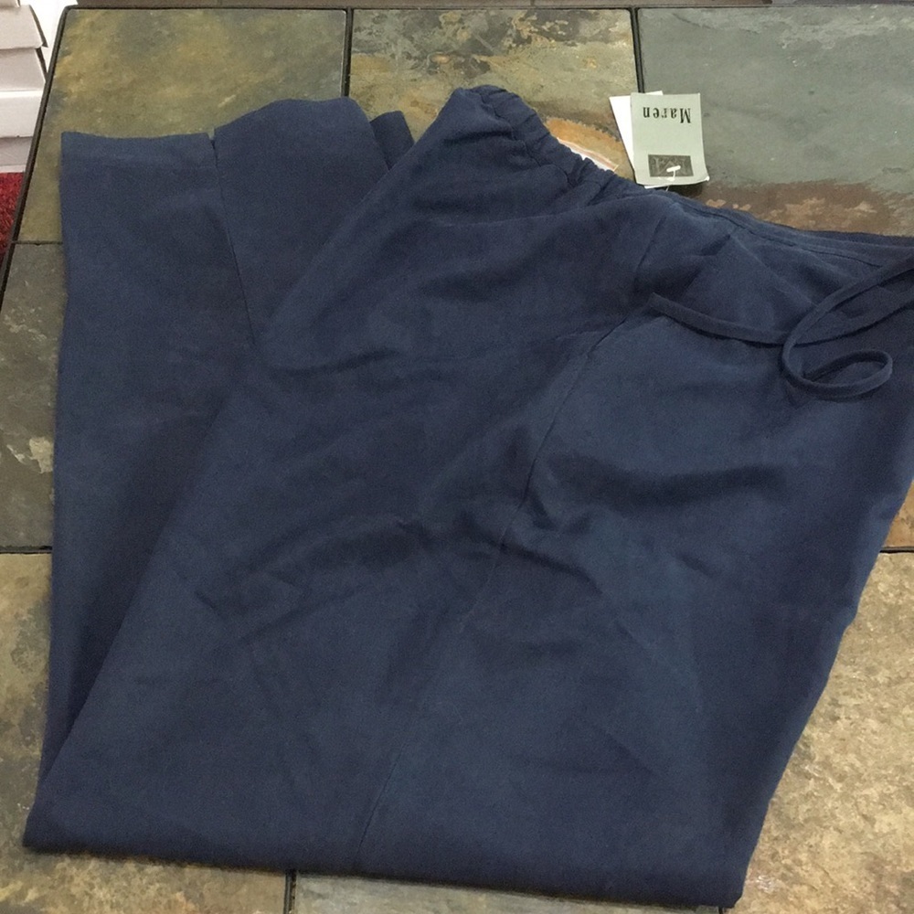 Maren, Lyocell Navy blue pants. Large. NWT